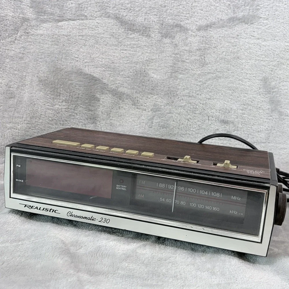 Vintage‎ Realistic Chronomatic-230 Alarm Clock Radio AM/FM Woodgrain Tested